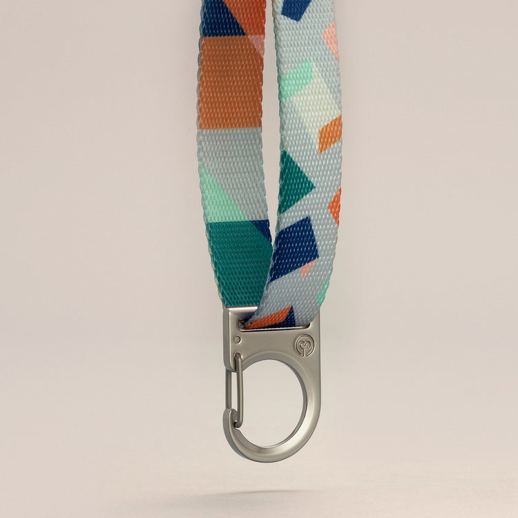 Bran collar clip close-up
