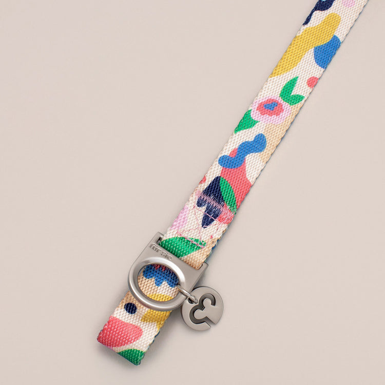 Fur Sie Gaston floral pattern leash featuring a silver D-ring and the Fur Sie logo charm